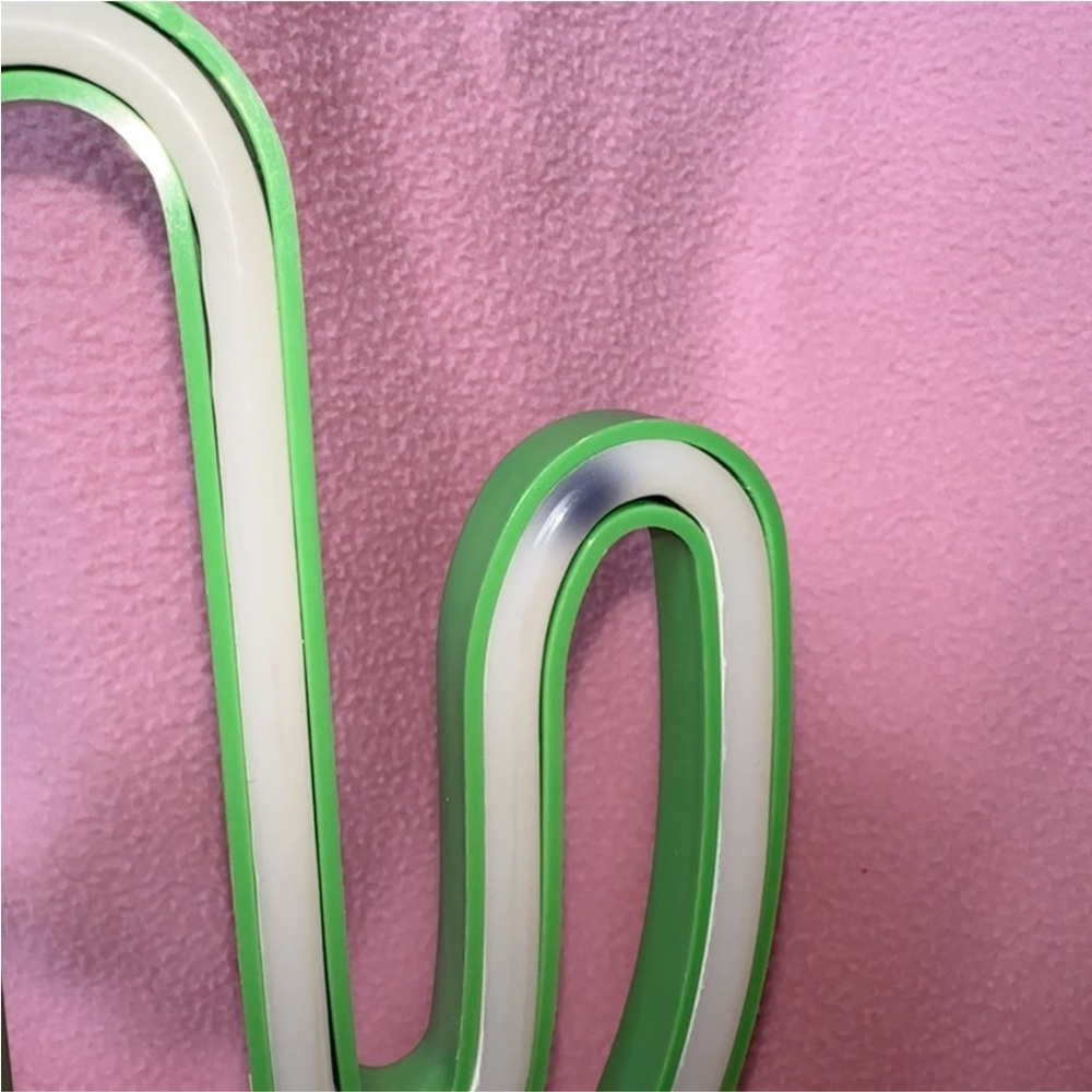 Neon Light Up Cactus🌵 - Picture 5 of 6